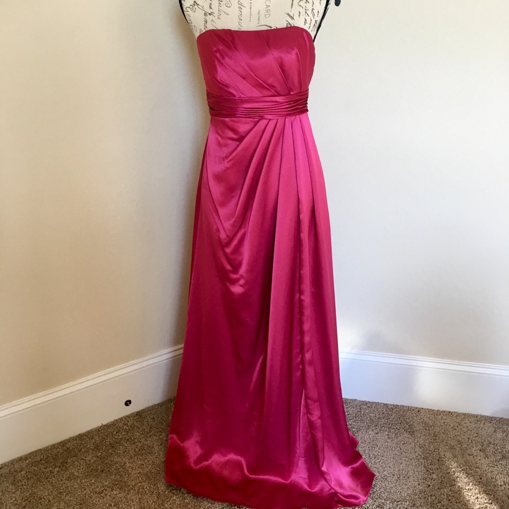 👑 NWT Pink Strapless Floor Length Gown 👑